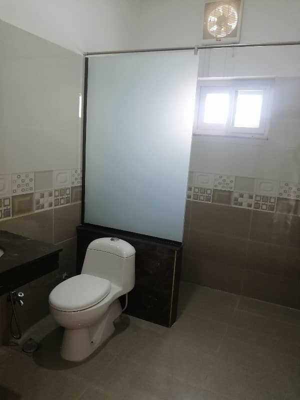 1 kanal Beautiful Corner house upper Protion Available For Rent 15