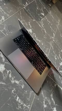 MacBook Pro i9 (2019-15”inch) 32/512 SSD, Graphics card 4GB