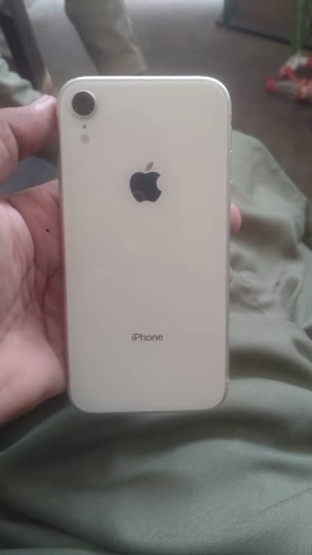 iPhone XR 3