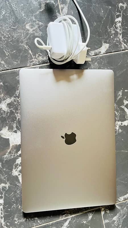 MacBook Pro i9 32/512 SSD (2019-15”inch), Graphics card 4GB 0