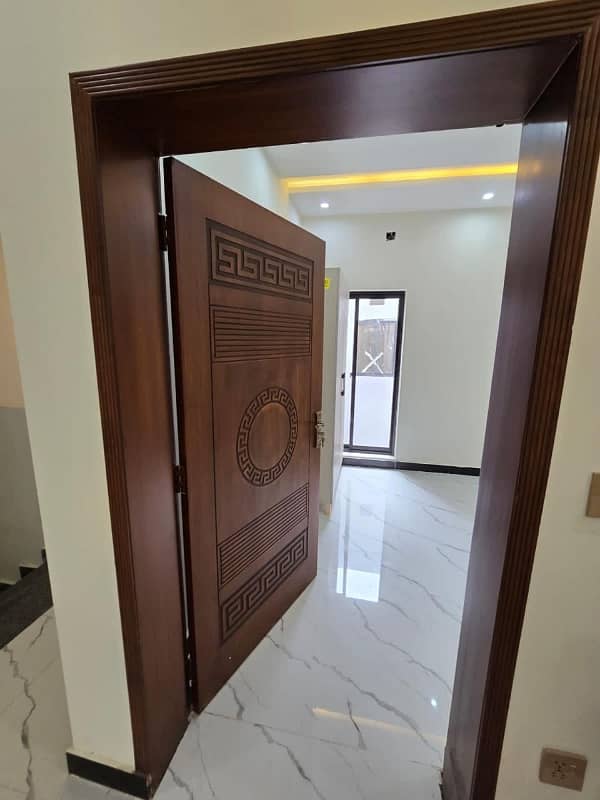 10 Marla loyer portion For Rent Punjab society colege Road Lahore 1