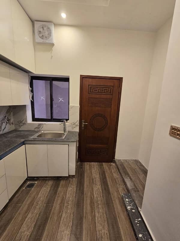 10 Marla loyer portion For Rent Punjab society colege Road Lahore 5