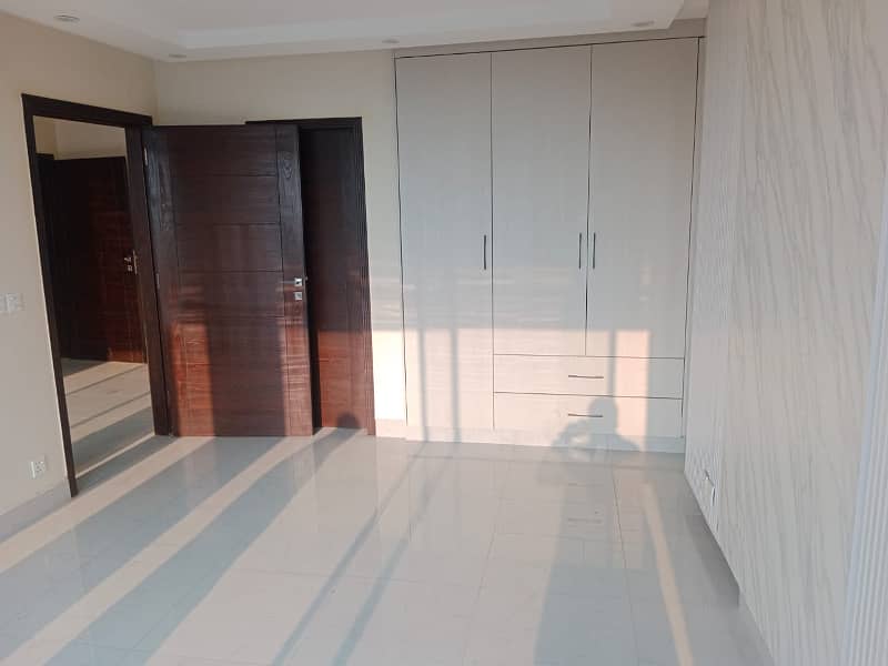 1 BED FACING PARK FRONT SIDE BEAUTIFUL APARTMENT IN CHAMBELLI BLOCK - BAHRIA TOWN 7