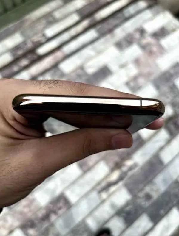 iPhone Xs Max 512 GB Non pta sim working waterproof 2