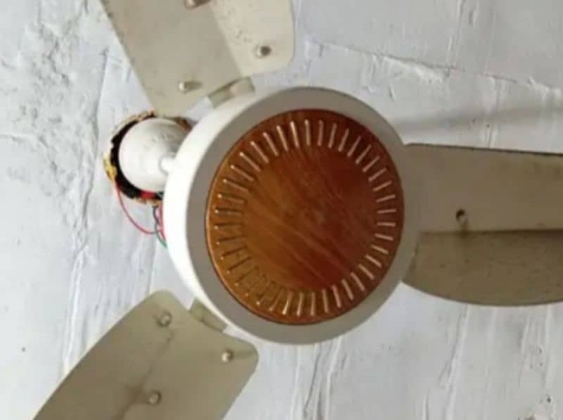 Ceiling fan for sale good condition smooth working condition no noise 0