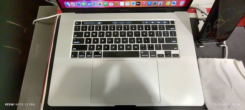 MacBook Pro core i9 "16" 2019, 16GB, 1TB SSD in excellent Condition 14