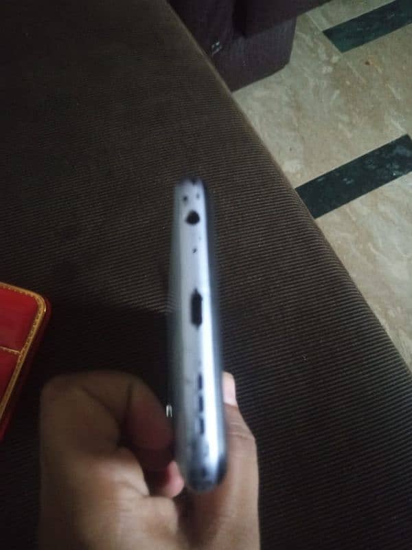 Vivo Y 20 4/64 only phone no box id card ki copy mil jay gi no open 6