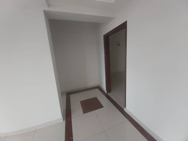 10 MARLA 3 BEDROOM LUXURY FLAT AVAILABLE FOR RENT IN ASKARI 10 20