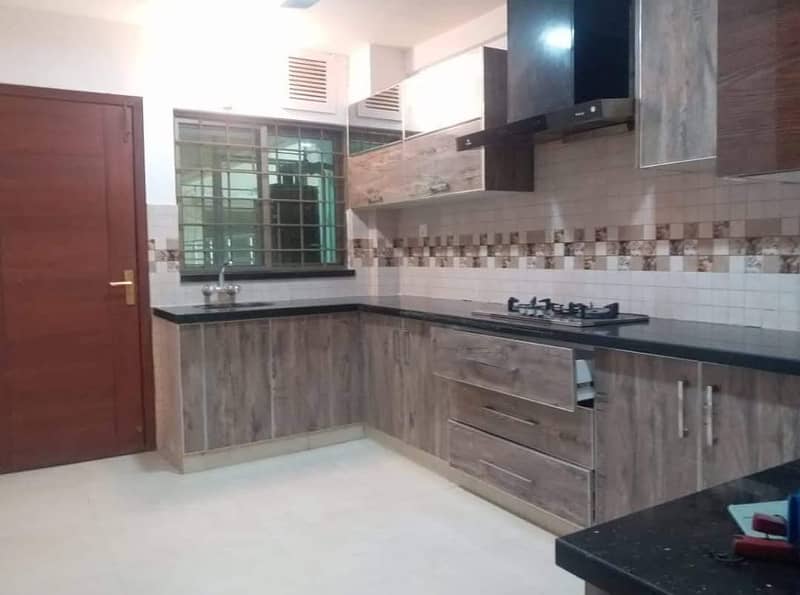 BEAUTIFUL APARTMENT AVAILABLE FOR RENT IN ASKRI 10 SECTOR S LAHORE 7