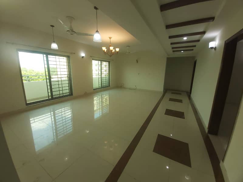 10 MARLA 3 BEDROOM LUXURY FLAT AVAILABLE FOR RENT IN ASKARI 10 26