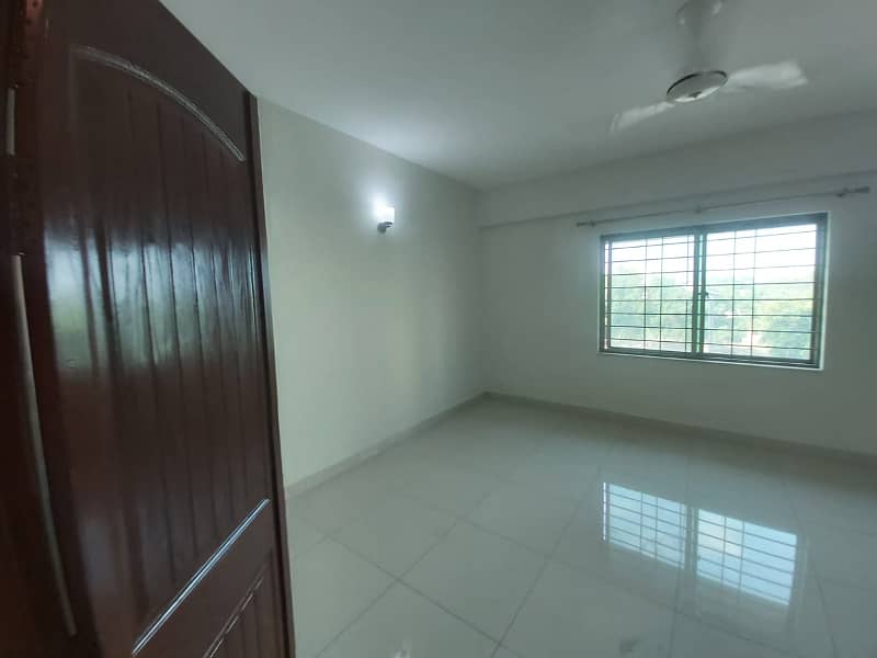 10 MARLA 3 BEDROOM LUXURY FLAT AVAILABLE FOR RENT IN ASKARI 10 29