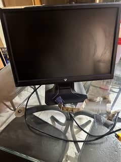 V7 Lcd monitor 18 inch