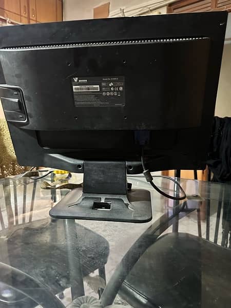 V7 Lcd monitor 18 inch 1