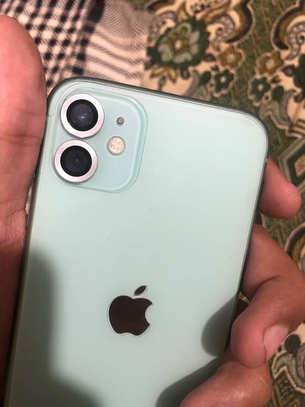 iPhone 11 All ok full new condition 3