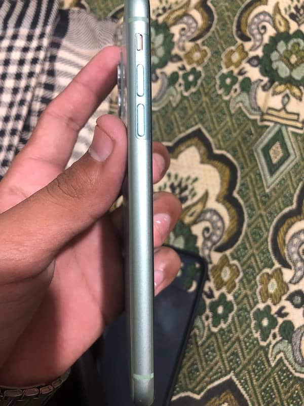 iPhone 11 All ok full new condition 7