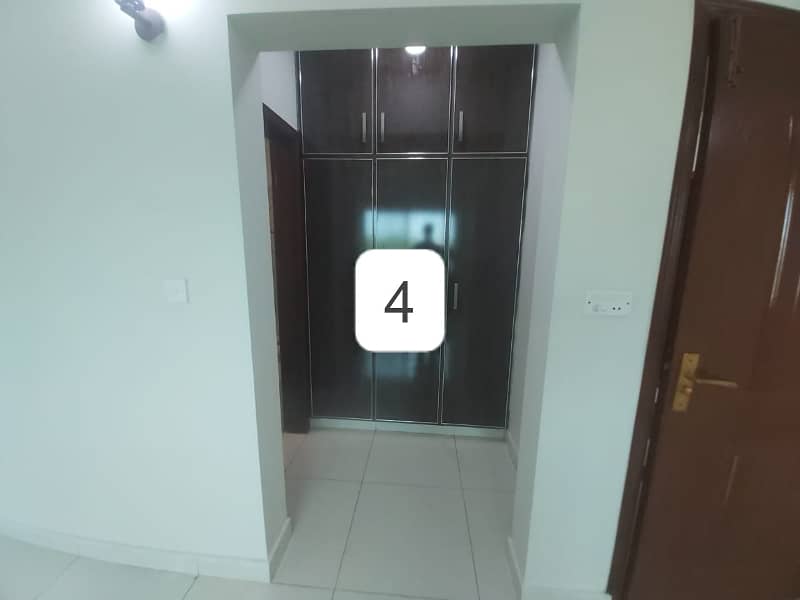 12 Marla Flat For Rent In Askari 10 Lahore 3