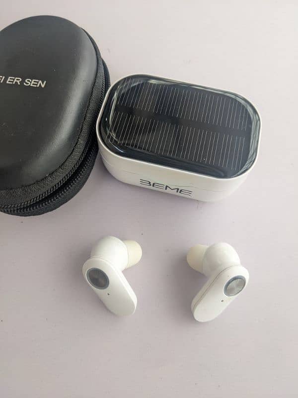 Solar Earbuds 1