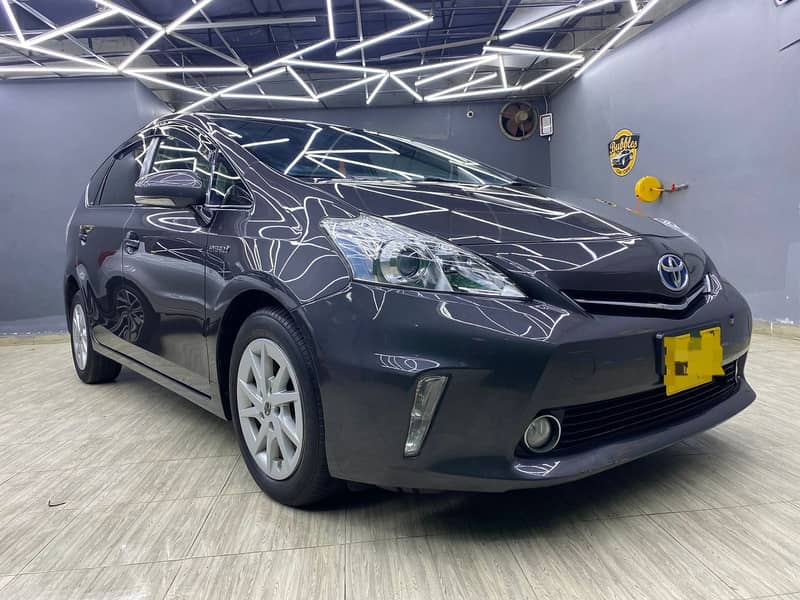 Toyota Prius Alpha 2014 11