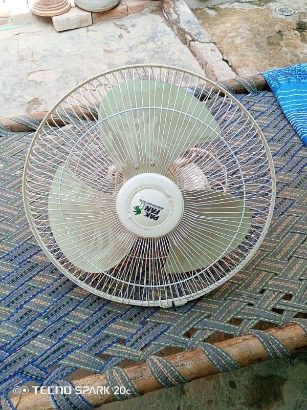 bracket fan 18" 0