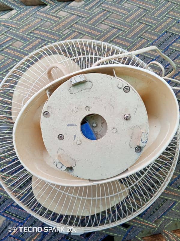 bracket fan 18" 1