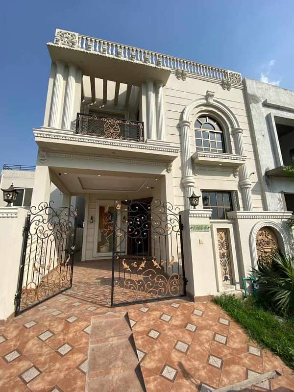 Original Pictures Unfurnished Luxury House DHA Very Hot Location Near TO Park And Market 0