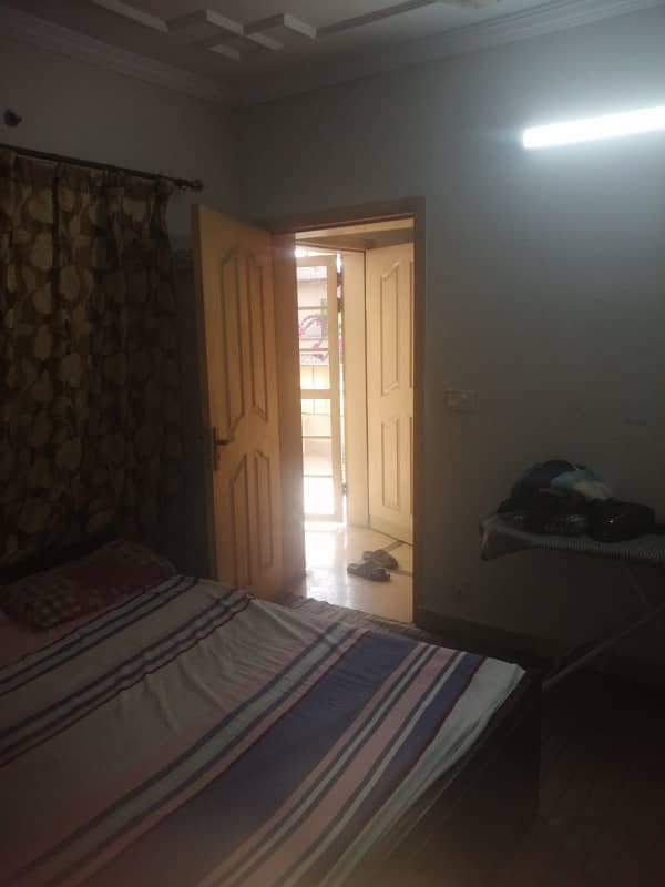 E Typ 2nd floor flat for rent in G-11/4 1