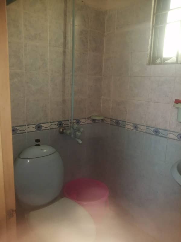 E Typ 2nd floor flat for rent in G-11/4 2