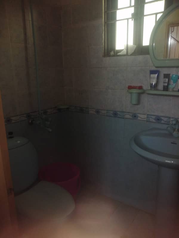 E Typ 2nd floor flat for rent in G-11/4 3