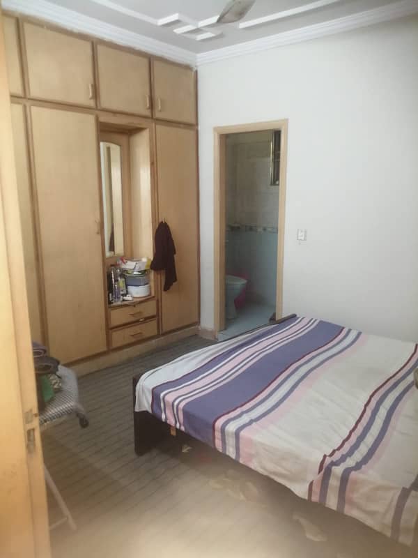 E Typ 2nd floor flat for rent in G-11/4 4