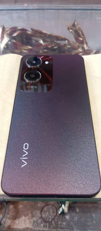 vivo y18 . . . . 4,128 storage 6