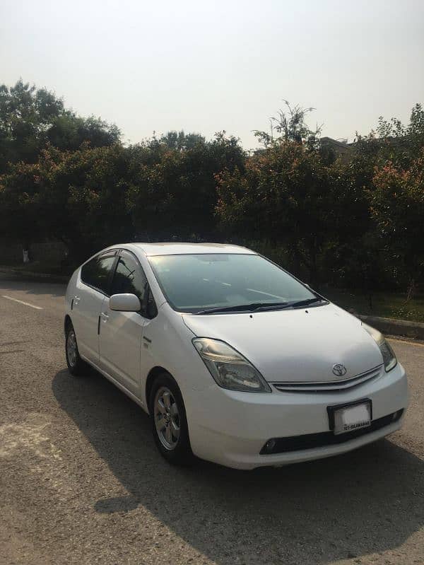 Toyota Prius 2011 model 2015 registration 1