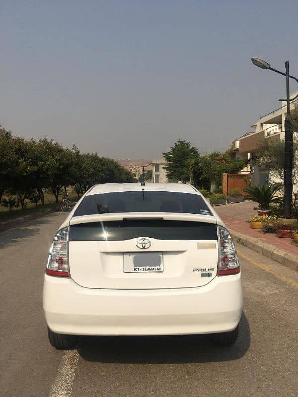 Toyota Prius 2011 model 2015 registration 3