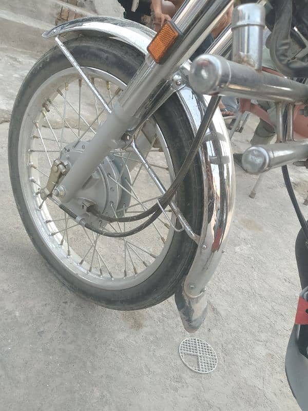 Honda 125 like nee 10/10 condition 3