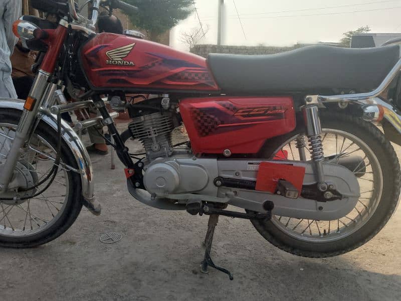 Honda 125 like nee 10/10 condition 6