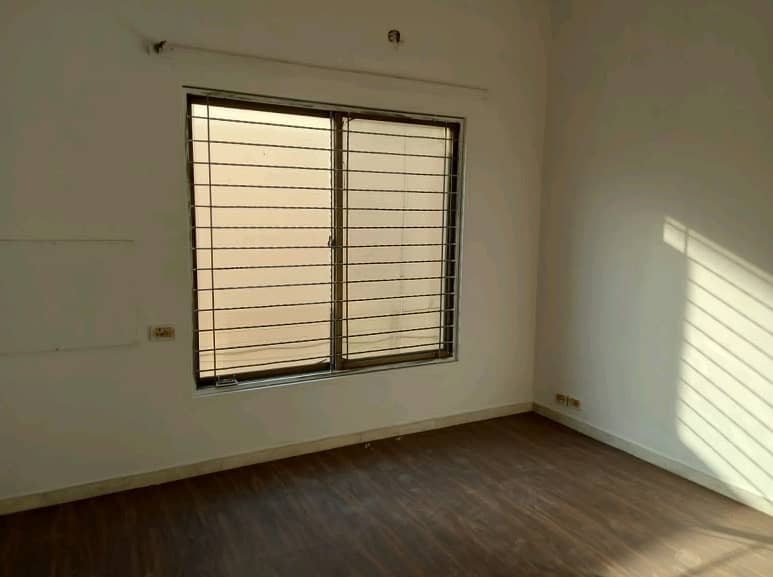 In DHA Phase 2 - Block Q Upper Portion Sized 1 Kanal For rent 3