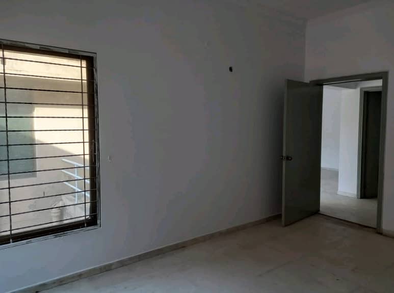 In DHA Phase 2 - Block Q Upper Portion Sized 1 Kanal For rent 5