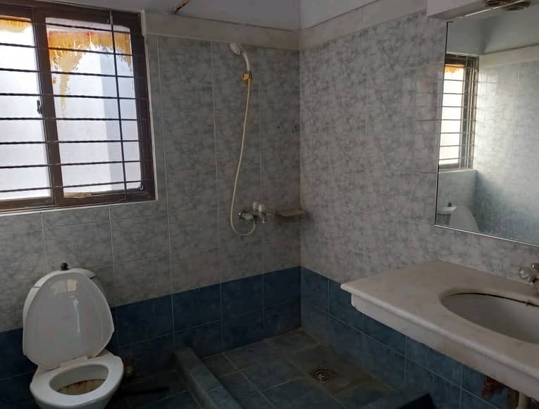 In DHA Phase 2 - Block Q Upper Portion Sized 1 Kanal For rent 7