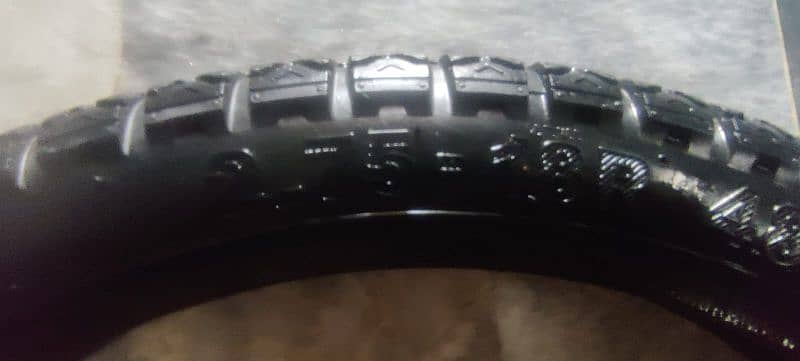 Service tyre 275/18 1