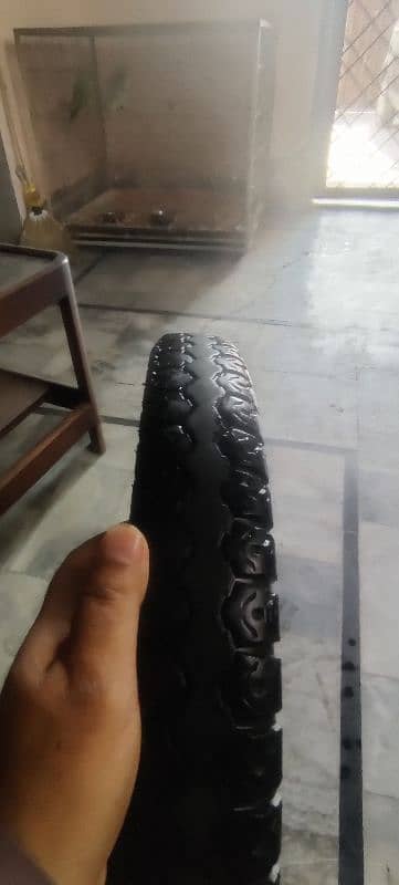 Service tyre 275/18 8