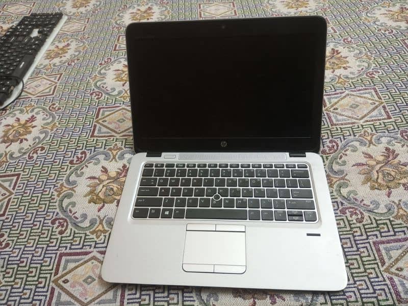 HP elitebook 820 G3 5