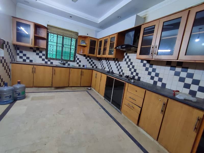 1 Kanal semi Commercial House for Offices 12