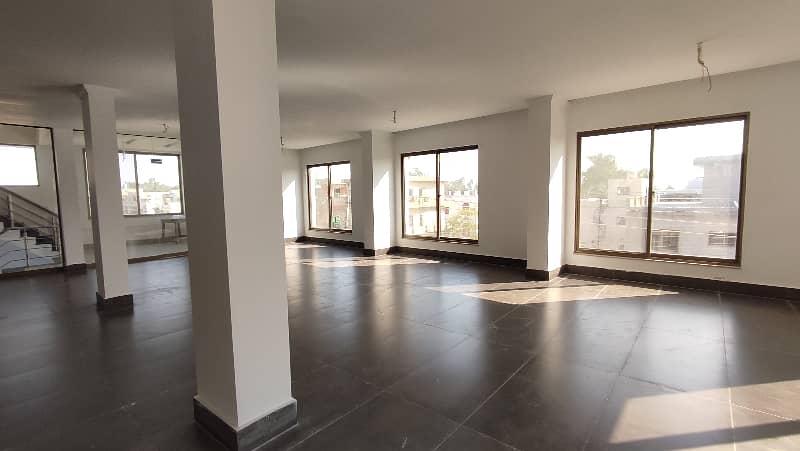 Ground Floor Hall Wapda Town For Rent 4