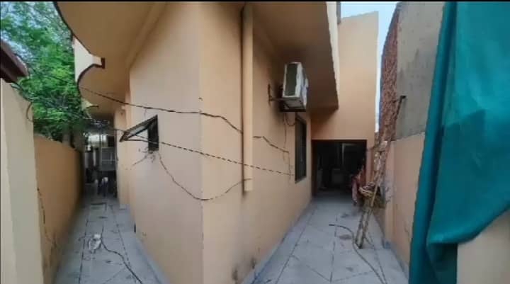 Single Storey 10 Marla House For sale In Marghzar Officers Colony Marghzar Officers Colony 4