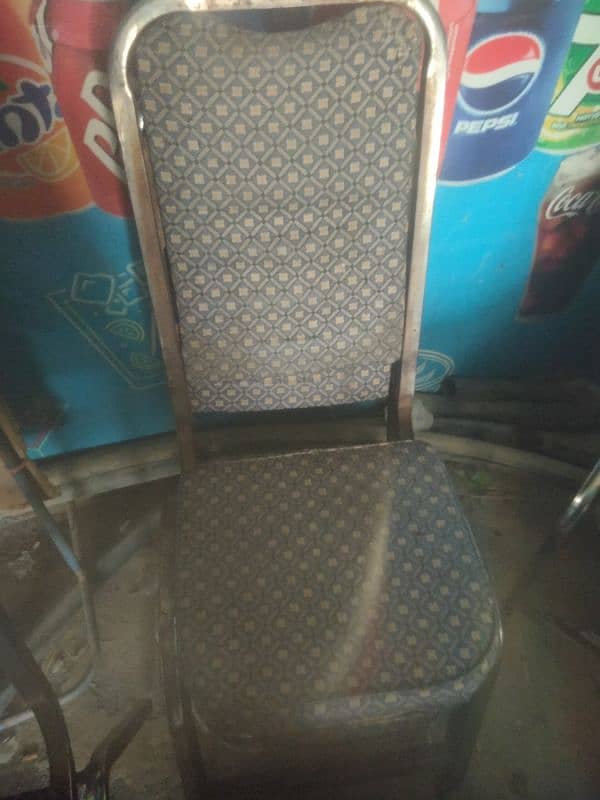 chairs available 0