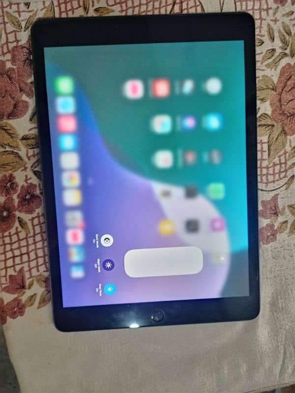 ipad 9 10/10 condition 2