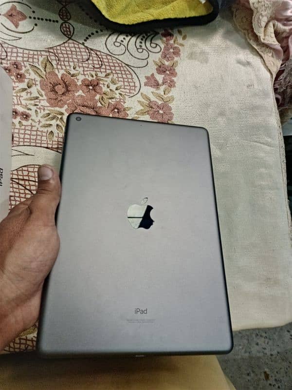 ipad 9 10/10 condition 3