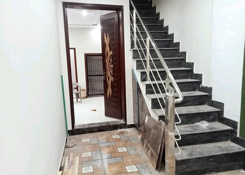 Triple Storey 4 Marla House Available In Multan Road For Sale 2