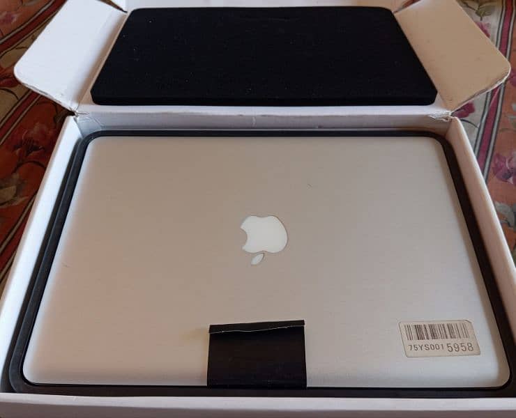 Mac Book pro 2011 fresh condition 3