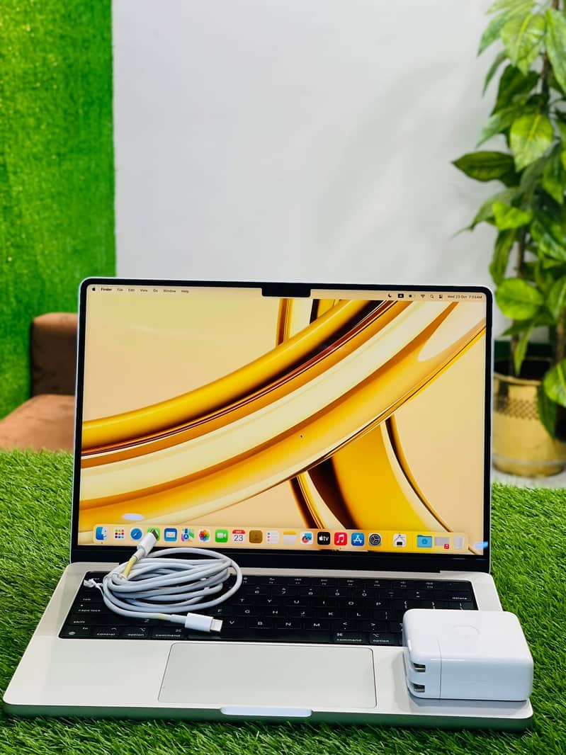 Macbook pro  M1 14inches 16gb/512gbssd 2