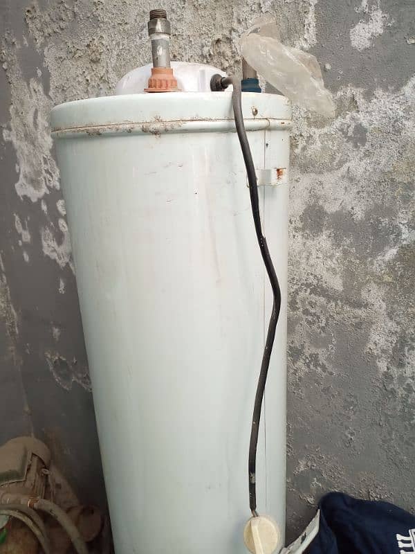 20 Gallon Super Asia 1 year used Geyser 0